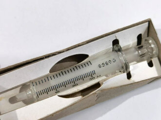 U.S.WWII medical department syringe, unused in original box. You will receive one ( 1 ) Piece