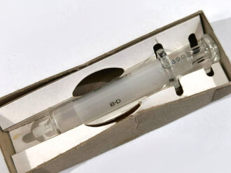 U.S.WWII medical department syringe, unused in original box. You will receive one ( 1 ) Piece