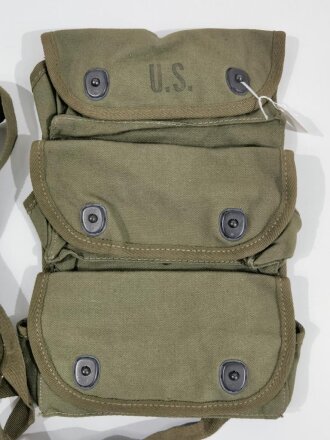 U.S. 1945 dated Carrier, Grenade 3 pocket, unused, OD