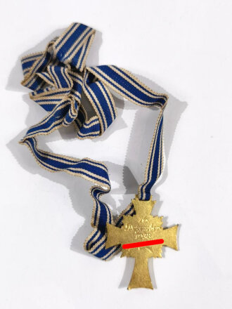 Ehrenkreuz der Deutschen Mutter in Gold im Etui mit Hersteller " Wilhelm Deumer, Lüdenscheid" , Etui mit Gebrauchsspuren, sonst guter Gesamtzustand