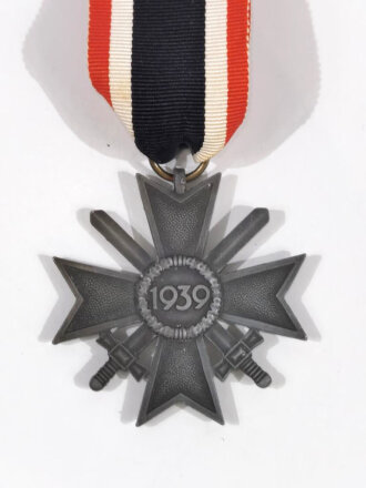 Kriegsverdienstkreuz 2. Klasse 1939 mit Schwertern aus Zink mit langem Bandabschnitt