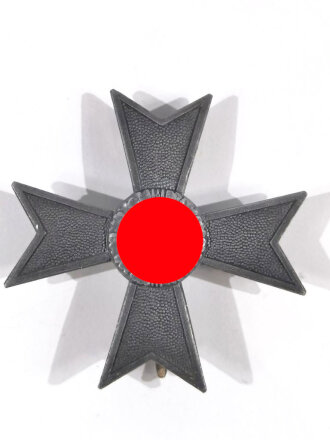 Kriegsverdienstkreuz 1. Klasse 1939 ohne Schwertern aus Zink mit Herstellermarkierung L/11 für  " Wilhelm Deumer, Lüdenscheid " Nadel mit Kleberesten