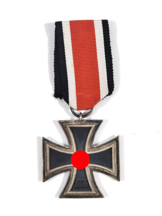 Eisernes Kreuz 2. Klasse 1939 mit Bandabschnitt, Hakenkreuz mit voller Schwärzung