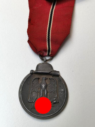 Medaille Winterschlacht im Osten am Band, getragenes...