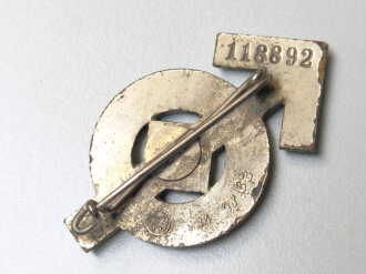 HJ Leistungsabzeichen in Silber mit Hersteller M1/63 und Verleihungzahl " 118892 " Cupal versilbert