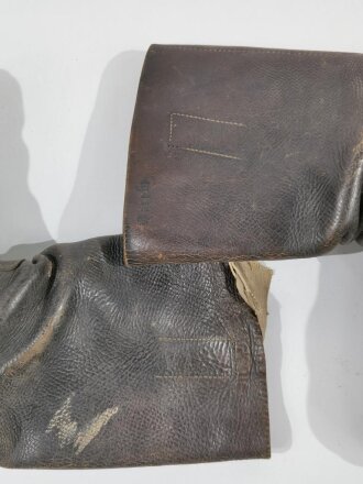 Paar Stiefel für Mannschaften der Wehrmacht, sogenannte " Knobelbecher" Ungereinigte Kammerstücke, Sohlenlänge 30,5cm, Variante ohne genagelte Sohle, Leder weich