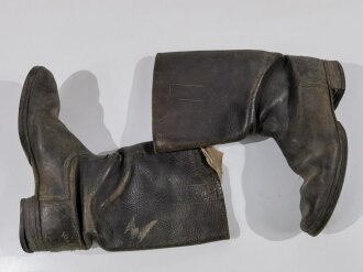 Paar Stiefel für Mannschaften der Wehrmacht, sogenannte " Knobelbecher" Ungereinigte Kammerstücke, Sohlenlänge 30,5cm, Variante ohne genagelte Sohle, Leder weich