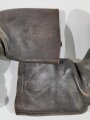 Paar Stiefel für Mannschaften der Wehrmacht, sogenannte " Knobelbecher" Ungereinigte Kammerstücke, Sohlenlänge 30,5cm, Variante ohne genagelte Sohle, Leder weich