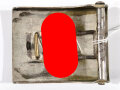 Koppelschloss für Angehörige des Deutschen Jungvolk. Messing vernickelt. Stark getragenes Stück, die vernickelung auf der Rune fast vollständig abgetragen. Hersteller Assmann RZM 17