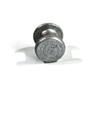 Metallbeschlag Wehrmacht Niete aus Eisen lackiert. 10mm hoch und Durchmesser 8mm. Sie erhalten ein ( 1 ) Stück