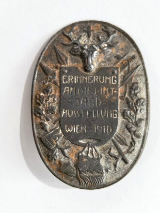 Blechabzeichen " Erinnerung an die Int. Jagdausstellung Wien 1910" Höhe 42mm