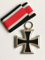 Eisernes Kreuz 2. Klasse 1939 " Schinkelform " wird dem Hersteller 3 für Wilhelm Deumer, Lüdenscheid zugeordnet, Hakenkreuz voller Schwärzung, im schönen frostigen Mintzustand
