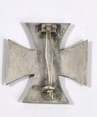 Eisernes Kreuz 1. Klasse 1939 mit Hersteller " L/11 " auf der Rückseite für " Wilhelm Deumer, Lüdenscheid " im LDO Verleihungsetui, Hakenkreuz mit voller Schwärzung