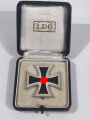 Eisernes Kreuz 1. Klasse 1939 mit Hersteller " L/11 " auf der Rückseite für " Wilhelm Deumer, Lüdenscheid " im LDO Verleihungsetui, Hakenkreuz mit voller Schwärzung