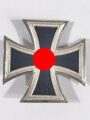 Eisernes Kreuz 1. Klasse 1939 mit Hersteller " L/11 " auf der Rückseite für " Wilhelm Deumer, Lüdenscheid " im LDO Verleihungsetui, Hakenkreuz mit voller Schwärzung