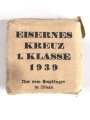 Eisernes Kreuz 1. Klasse 1939 mit Hersteller " L/11 " auf der Rückseite für " Wilhelm Deumer, Lüdenscheid .mit Umkarton dieser Beschädigt, Eisernes Kreuz und Etui im Bestzustand, Hakenkreuz mit voller Schwärzung,