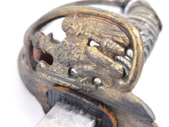Preussen 1.Weltkrieg,  IOD Modell 1889, Eisengefäß mit Klappscharnier, Riss im Griffstück, ein Ring vorschriftsmäßig entfernt