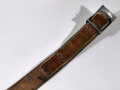 Koppe für Angehörige der Hitler Jugend, Zinkschloss RZM M4/72 für Deumer Lüdenscheid. Der zugehörige Riemen RZM gestempelt. Gesamtlänge 88cm. getragenes Set