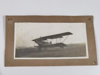 1.Weltkrieg, Foto eines deutschen Militärflugzeug mit Eisernem Kreuz auf dem Leitwerk. Gesamtgrösse 16 x 28cm