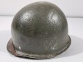 U.S. Stahlhelm nach 2.Weltkrieg. Weiterverwendeter Innenhelm sowie Glocke aus der Zeit des 2.Weltkrieg, jeweils weitergetragen und mit neuem Anstrich versehen, der Helmkinnriemen ebenfalls erneuert