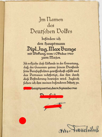 Generalfeldmarschall von Brauchitsch, eigenhändige Unterschrift auf großformatiger Beförderungsurkunde für einen Major, datiert 14.September 1940. In der zugehörigen Mappe