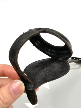 Lederhülle zum Tragen einer Taschenuhr als Armbanduhr, Durchmesser 60mm