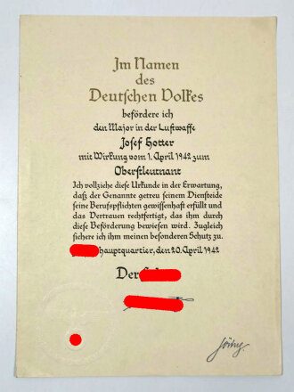 Große Urkundenmappe mit Adler, dazu die Beförderungsurkunde eines Major der Luftwaffe zum Oberleutnant. Ausgestellt am 20. April. 1942, sehr guter Zustand