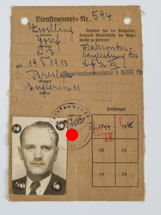 Fliegerhorstkommandantur A 18/XVII Pilsen,  Dienstausweis der Luftwaffe, ausgestellt 1944, gelocht