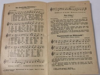 "Frisch gesungen im neuen Deutschland" Vaterslands- und Marschlieder für die deutsche Schuljugend, datiert 1934, 47 Seiten, fleckig