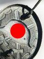 Verwundetenabzeichen in Schwarz, Magnetisch, Rückseitig mit Hersteller " 93 für Richard Simm & Söhne, Gablonz "getragenes Stück