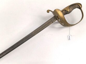 Hessen, Säbel eines Angehörigen im Husaren Regiment No. 13. Beidseitig geätzte Klinge , Golden angemaltes Gefäß, Scheide fehlt