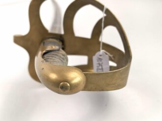 Hessen, Säbel eines Angehörigen im Husaren Regiment No. 13. Beidseitig geätzte Klinge , Golden angemaltes Gefäß, Scheide fehlt