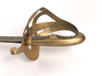 Hessen, Säbel eines Angehörigen im Husaren Regiment No. 13. Beidseitig geätzte Klinge , Golden angemaltes Gefäß, Scheide fehlt