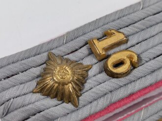 Heer, Paar Schulterstücke Panzertruppe für einen Oberleutnant im Panzerregiment 16, sehr guter Zustand