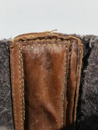 Paar Überschuhe für die Winterfront, wurden über den normalen Stiefeln z.B. auf Wache getragen. Ungetragenes Paar in ungewöhnlicher Ausführung