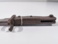 1.Weltkrieg, Ersatzseitengewehr mit Säge, Eisengriff, Klinge wie 98/05   ,Gesamtlänge 51 cm,Stahlblechscheide mit Sicken und aufgesetztem Mundblech