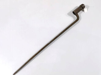 Tüllenbajonett vermutlich Bayern, so auch in Italien geführt, Typ Modell 1826 , vierkantige Klinge ,gerader Gang mit Sperring , Gesamtlänge 55 cm, Tülleninnendurchmesser 22,3 cm,Tüllenlänge 7,5 cm, Sperringschraube fehlt,ungereinigt