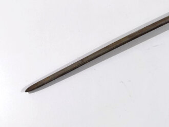 Tüllenbajonett vermutlich Bayern, so auch in Italien geführt, Typ Modell 1826 , vierkantige Klinge ,gerader Gang mit Sperring , Gesamtlänge 55 cm, Tülleninnendurchmesser 22,3 cm,Tüllenlänge 7,5 cm, Sperringschraube fehlt,ungereinigt