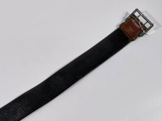 Zweidornkoppel für Offiziere der Wehrmacht. Braunes Leder, Gesamtlänge 117cm