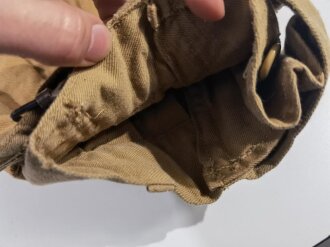 Luftwaffe Tropenhose. Leicht getragenes Kammerstück mit Reparaturstelle. Die Beintasche aus andersfarbigem Material, aber original vernäht