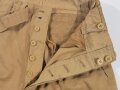 Luftwaffe Tropenhose. Leicht getragenes Kammerstück mit Reparaturstelle. Die Beintasche aus andersfarbigem Material, aber original vernäht