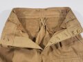 Luftwaffe Tropenhose. Leicht getragenes Kammerstück mit Reparaturstelle. Die Beintasche aus andersfarbigem Material, aber original vernäht