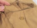 Luftwaffe Tropenhose. Leicht getragenes Kammerstück mit Reparaturstelle. Die Beintasche aus andersfarbigem Material, aber original vernäht