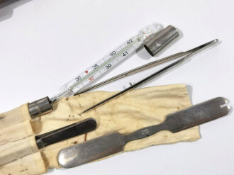 Kleines Arztbesteck Wehrmacht in Ledertasche, mit dem fast immer fehlenden Thermometer