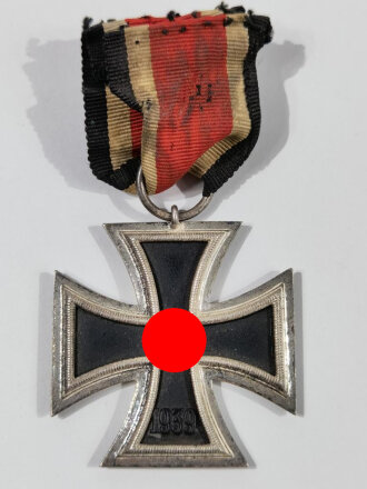 Eisernes Kreuz 2. Klasse 1939, Hersteller 13 im Bandring für "Gustav Brehmer, Markneukirchen", Hakenkreuz minimal berieben, sehr guter Zustand