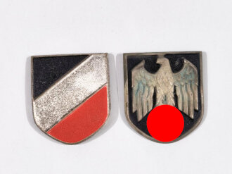 Paar Abzeichen  für den Tropenhelm des Heeres