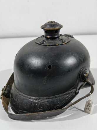 Umbau einer Pickelhaube für Mannschaften als Feuerwehrhaube