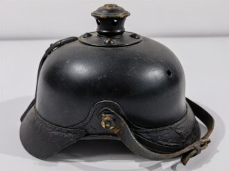 Umbau einer Pickelhaube für Mannschaften als Feuerwehrhaube