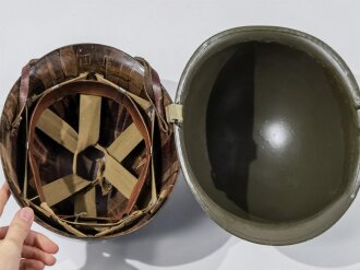 U.S. 2. Weltkrieg, Stahlhelm Rot Kreuz. Originaler Helm und Innenhelm , Schweißband französisch Nachkrieg. Komplett neuzeitlich lackiert. Guter Ersatz für einen nicht zu beschaffenden Helm