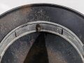 Stahlhelmglocke Heer Modell 1940. Originallack . Der Ring und die Nieten original verbaut,  Glockengrösse 66